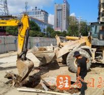 好好操B影院高温下的坚守｜道路建设者用汗水铺就畅通路